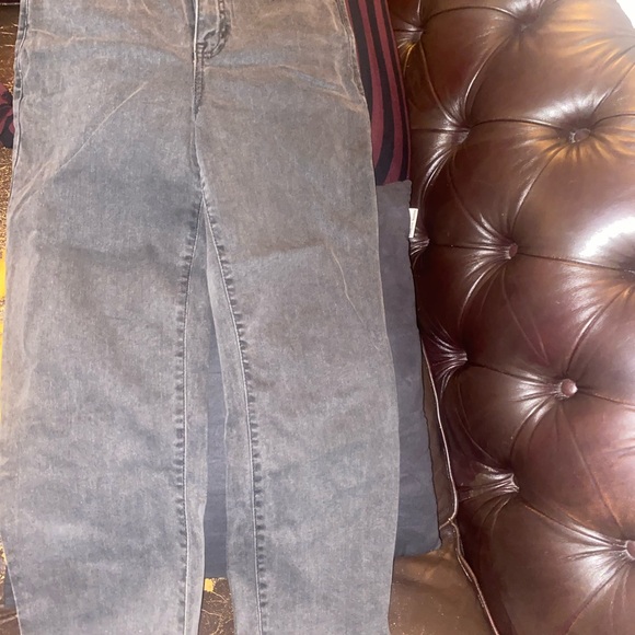 Reitmans classic straight leg black jeans in size 28 waist petite length. - Picture 2 of 3